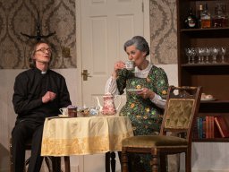 Arsen und Spitzenhäubchen (2025)